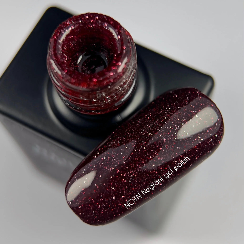 NAILSOFTHENIGHT Negroni gel polish — esmalte semipermanente reflectante  de color burdeos oscuro, 10 ml