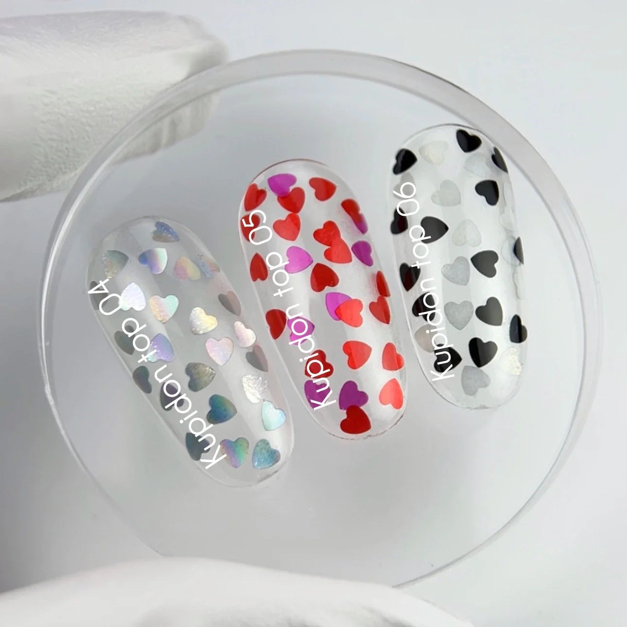 NAILSOFTHEDAY Kupidon Top 04 — top coat con corazones holográficos, sin capa pegajosa, 10 ml.