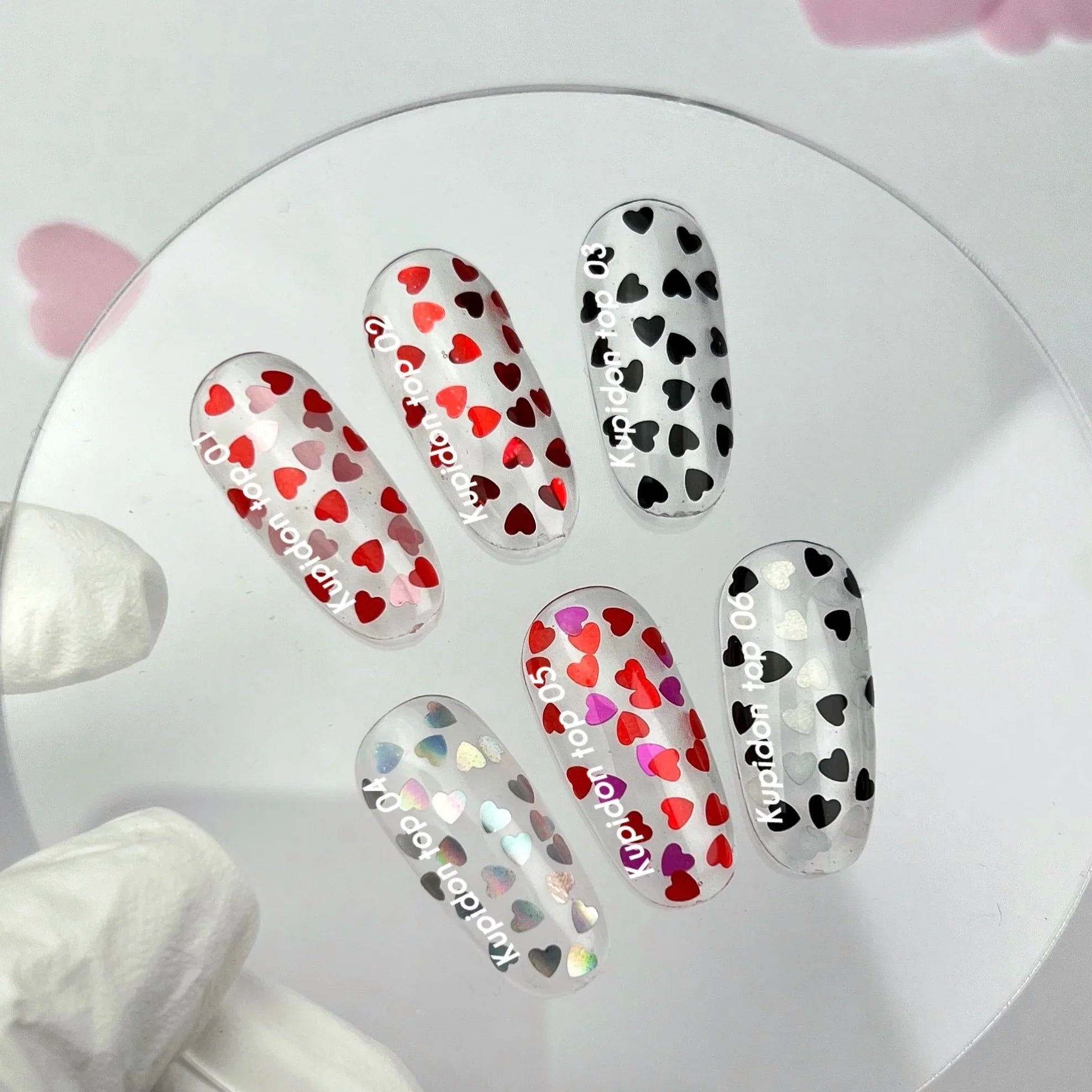 NAILSOFTHEDAY Kupidon Top 04 — top coat con corazones holográficos, sin capa pegajosa, 10 ml.