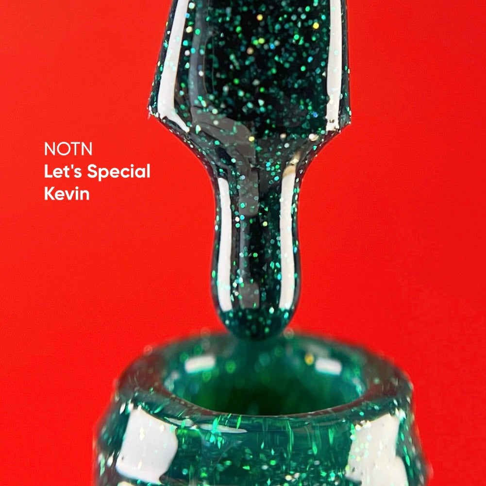 NAILSOFTHENIGHT Let's Special Kevin: esmalte semipermanente verde oscuro que refleja la luz y cubre en una capa, 10 ml