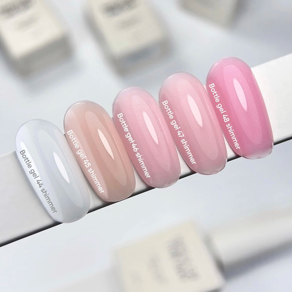 NAILSOFTHEDAY Bottle Gel 45 Shimmer — gel ultrarresistente beige lechoso con shimmer plateado para reforzar las uñas, 10 ml