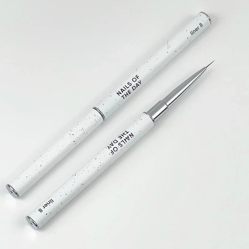 NAILSOFTHEDAY Professional Brush Liner — pincel profesional metálico con tapa, diseñado para trazos finos y detalles, liner de 8 mm.