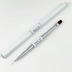 NAILSOFTHEDAY Professional Brush 2-in-1: Liner + Oval — pincel profesional metálico de doble cara con tapas, diseñado para trazos finos y para la aplicación de gel. Liner de 11 mm + óvalo plano de 11 mm.