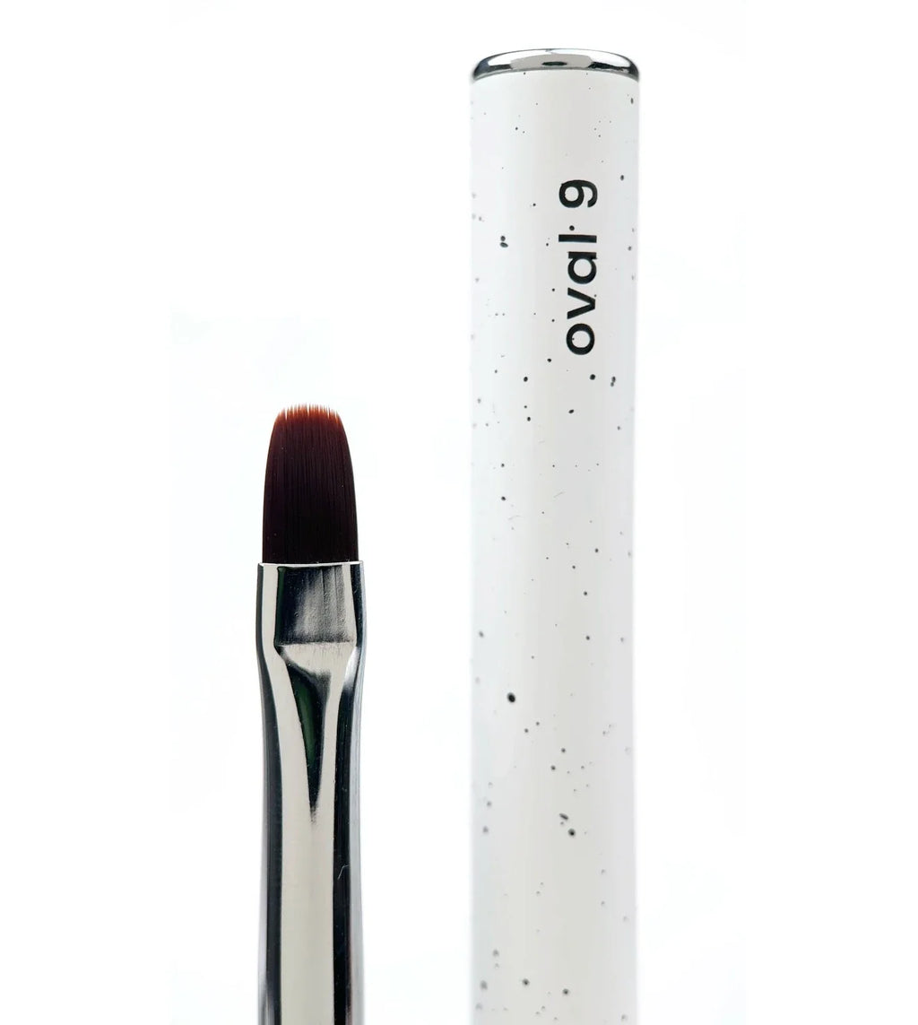 NAILSOFTHEDAY Professional Brush Oval — pincel profesional metálico con tapa, diseñado para la aplicación de gel, forma ovalada plana, 9 mm.