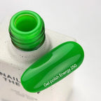 NAILSOFTHEDAY Gel Polish Energy 250 — esmalte semipermanente verde intenso con cobertura en una sola capa, 10 ml