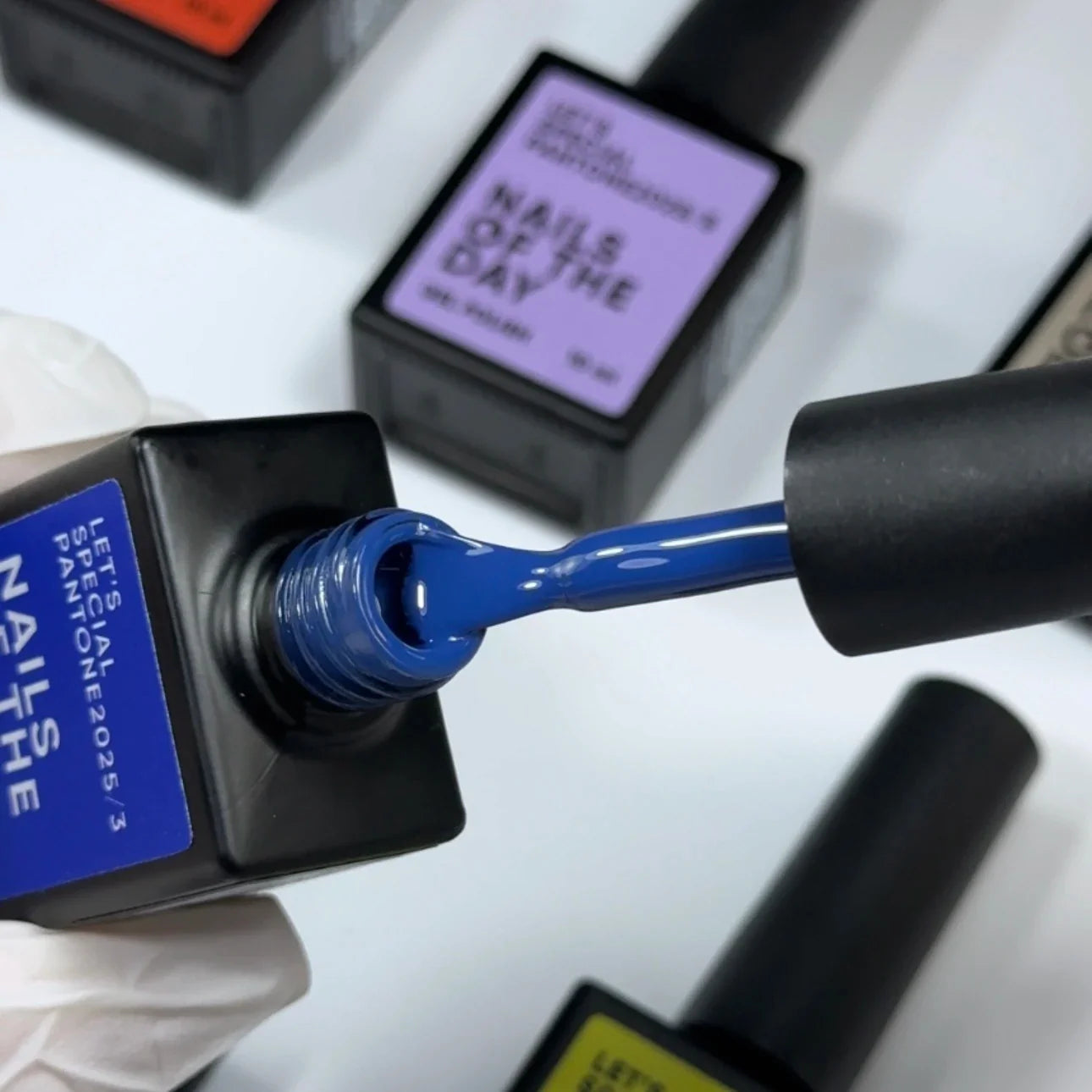NAILSOFTHEDAY Let’s special Pantone2025/3 — esmalte semipermanente azul oscuro profundo, que cubre en una capa, 10 ml.