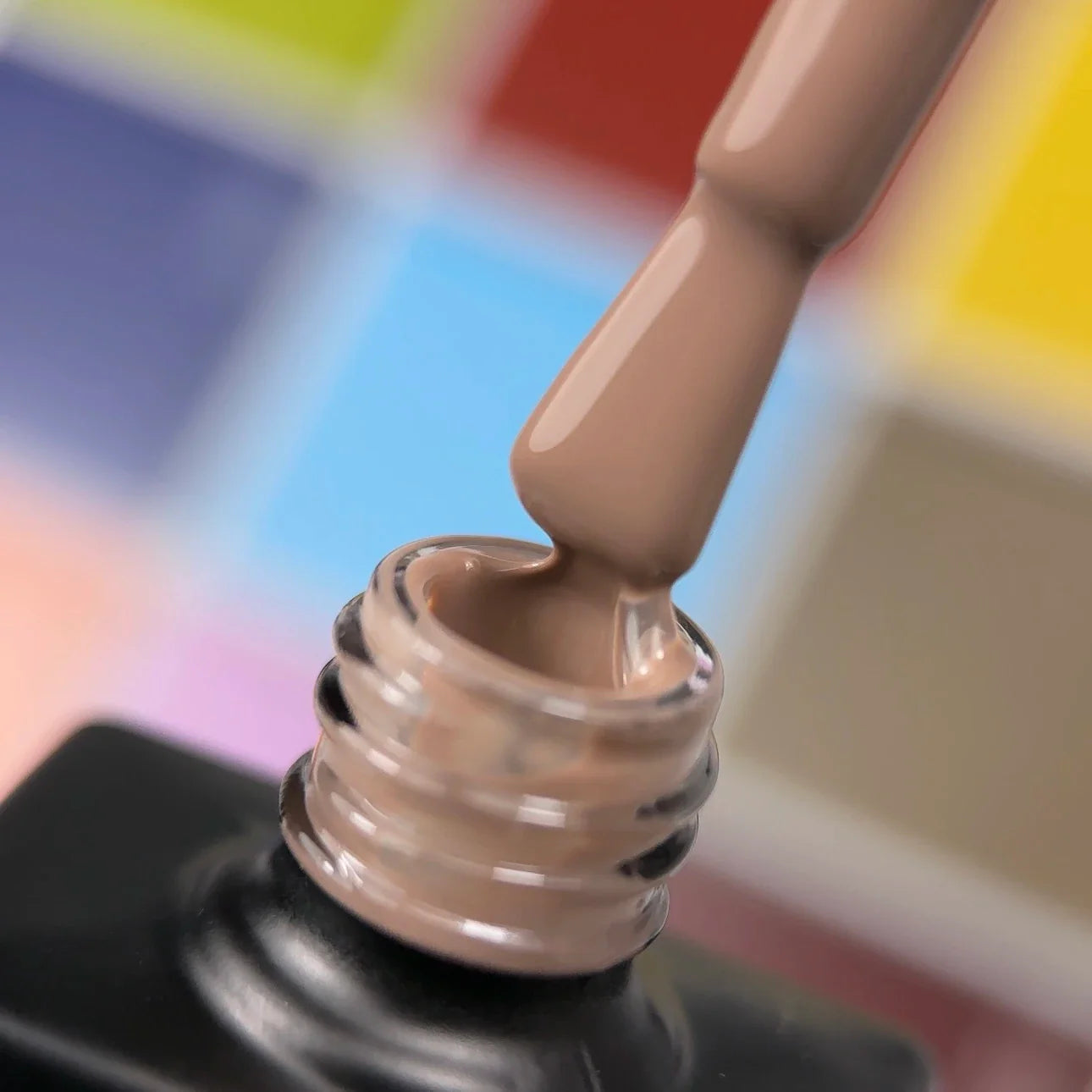 NAILSOFTHEDAY Let’s special Pantone2025/9 — esmalte semipermanente beige café frío, que cubre en una capa, 10 ml.