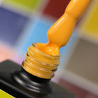 NAILSOFTHEDAY Let’s special Pantone2025/10 — esmalte semipermanente amarillo soleado, que cubre en una capa, 10 ml.