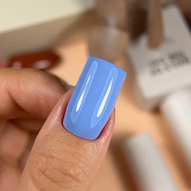 NAILSOFTHEDAY Gel Polish Jeans — esmalte semipermanente azul vaquero con cobertura completa en una sola capa. 10 ml.