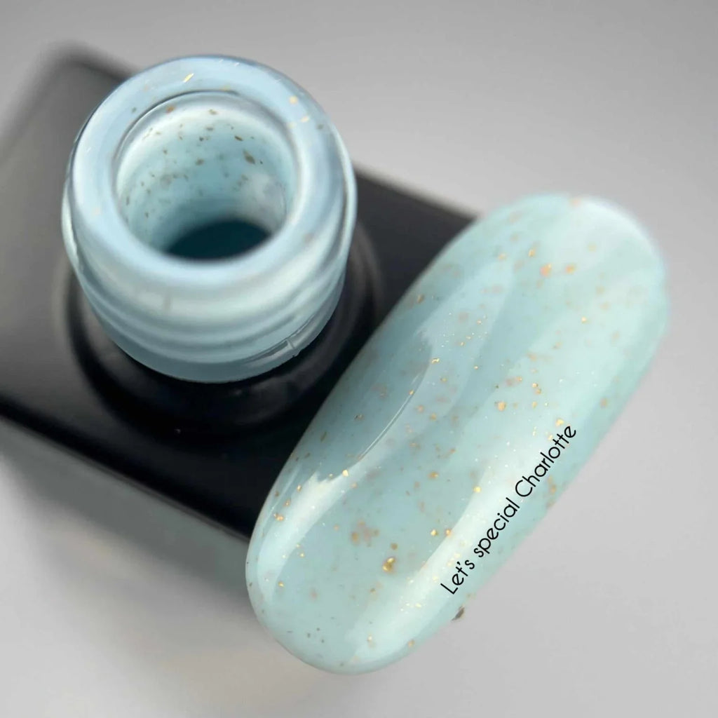 NAILSOFTHEDAY Let’s special Charlotte  — esmalte semipermanente menta-azul con brillo dorado, 10 ml