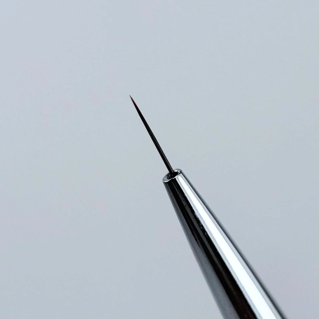 NAILSOFTHEDAY Professional Brush Liner — pincel profesional metálico con tapa, diseñado para trazos finos y detalles, liner de 8 mm.