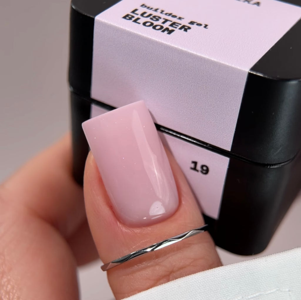 BIBLIOTEKA Builder Gel Nº 19 Bloom LUSTER – Rosa con shimmer