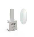 Nailsoftheday Cover base NEW Formula milk 07 — un tono lechoso, semitransparente con brillo dorado que aporta un reflejo cálido dorado, una base de camuflaje para uñas, 10 ml.