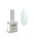 Nailsoftheday Cover base NEW Formula milk 06 — un tono lechoso, semitransparente con brillo azul que crea un efecto de tono más frío, una base de camuflaje para uñas, 10 ml.