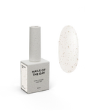 NAILSOFTHEDAY Gel Polish Coconut — esmalte semipermanente blanco lechoso con pan de oro, cubre en una sola capa, 10 ml.