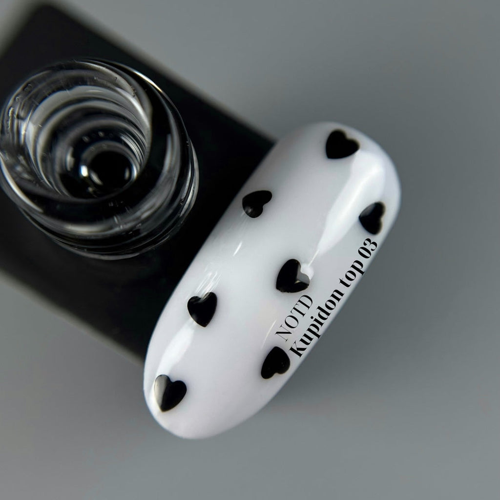 NAILSOFTHEDAY Kupidon top 03: top delicado para uñas con corazones negros intensos, sin capa pegajosa, 10 ml