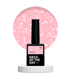 NAILSOFTHEDAY Potal base 13 – base rosa claro con elegante decoracion blanca, 10 ml