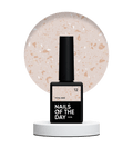 NAILSOFTHEDAY Potal base 12 - base beige con decoracion dorada, 10 ml