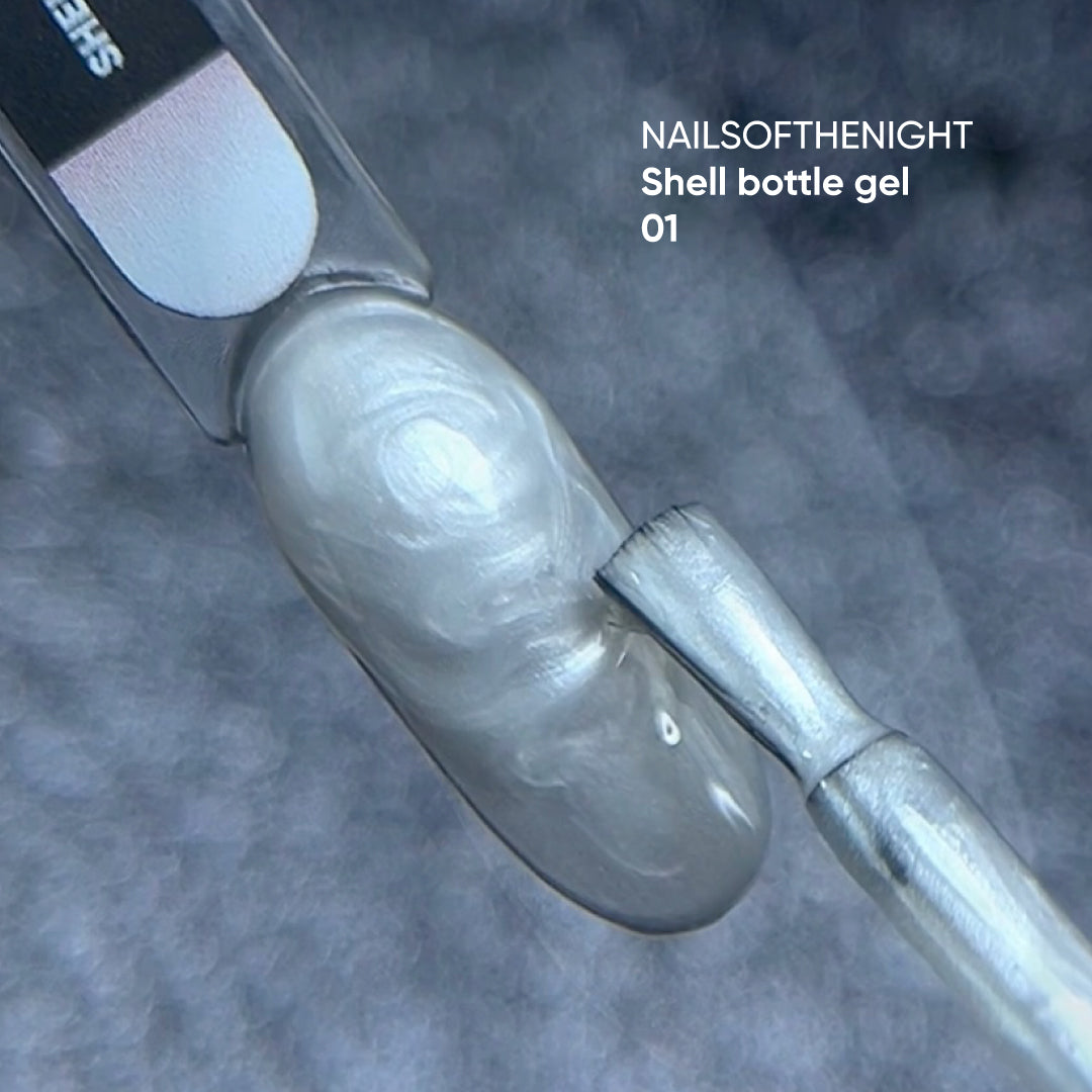 NAILSOFTHENIGHT Shell bottle gel 01 — gel líquido ultrafuerte con función autonivelante y efecto perla para uñas, 10 ml