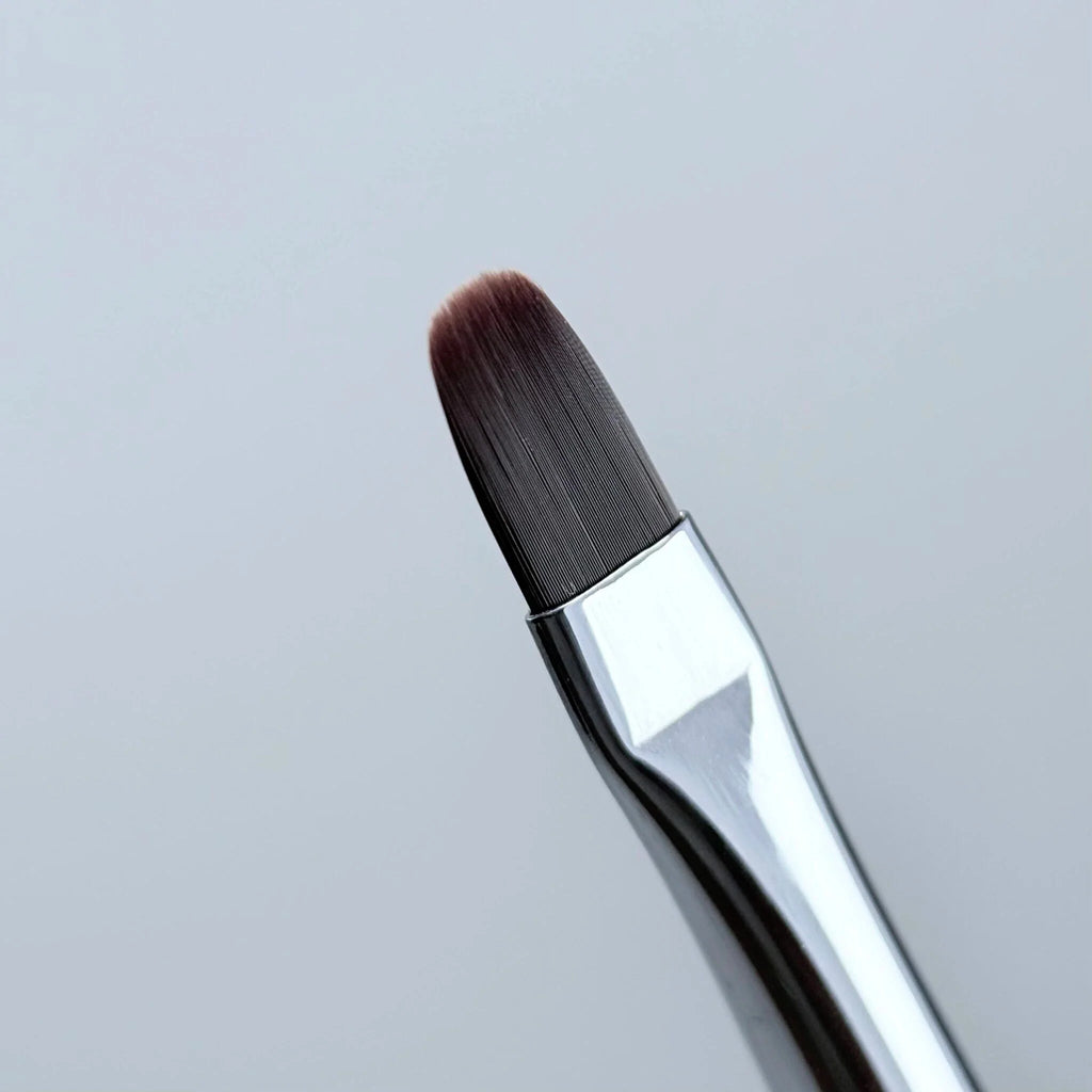 NAILSOFTHEDAY Professional Brush Oval — pincel profesional metálico con tapa, diseñado para la aplicación de gel, forma ovalada plana, 9 mm.