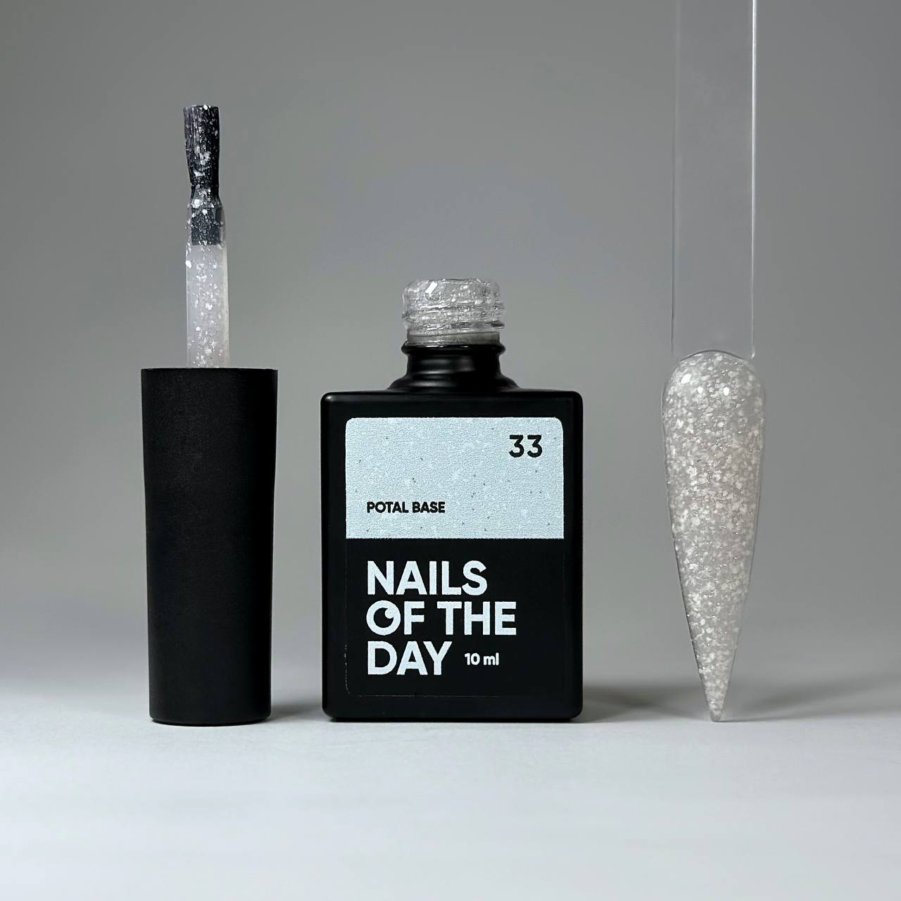NAILSOFTHEDAY Potal base 33 — base semitransparente con destellos blancos y reflejos plateados finos, 10 ml.