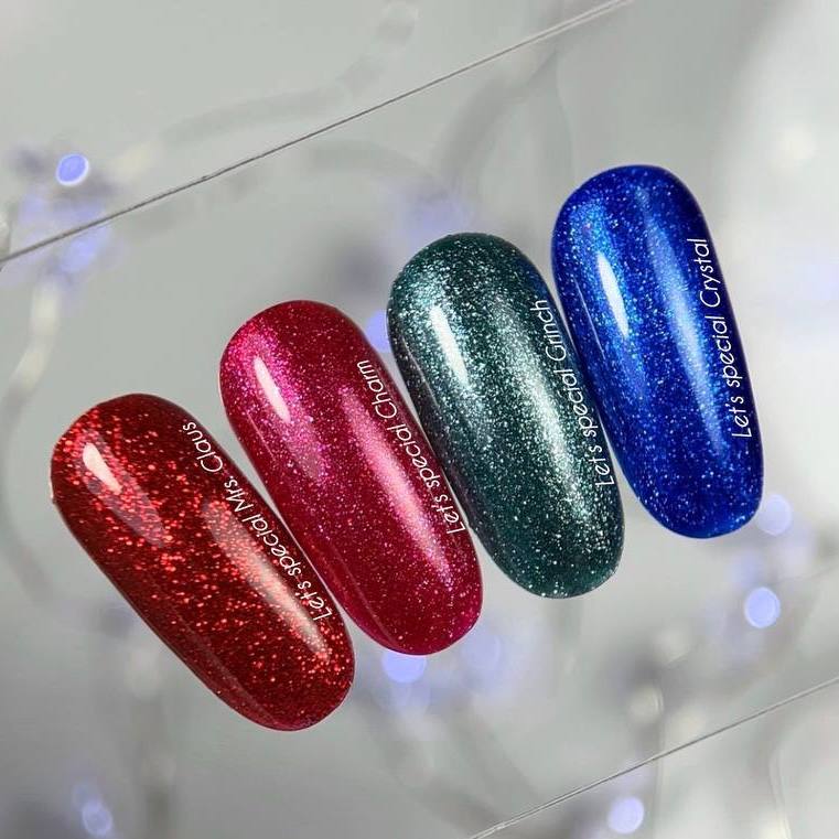 NAILSOFTHEDAY Let’s Special Mrs. Claus — un esmalte de color rojo intenso con un fino brillo, que ofrece cobertura completa en una sola capa, 10 ml.