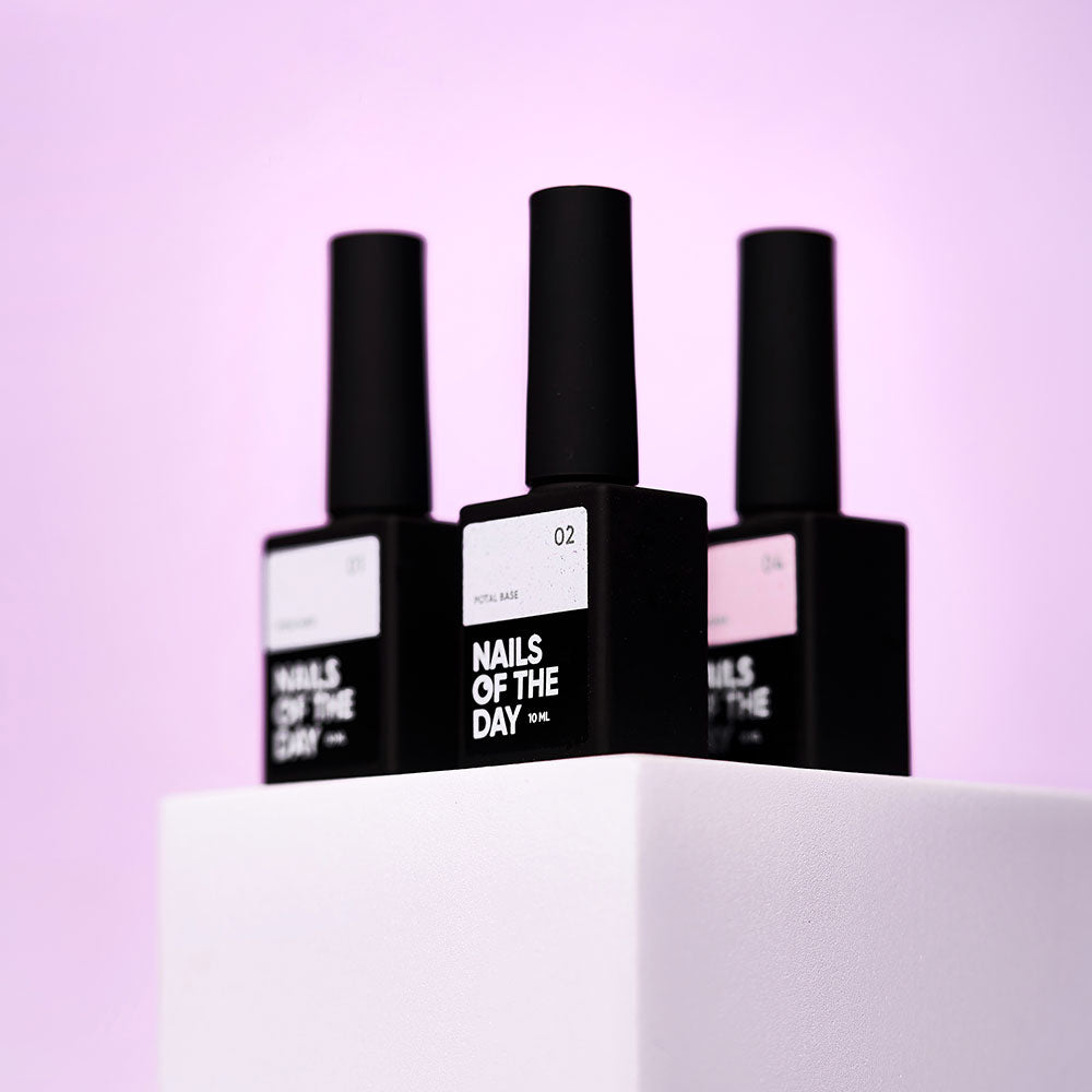 NAILSOFTHEDAY Potal base 05 - base lechosa con decoracion  rosa, 10 ml