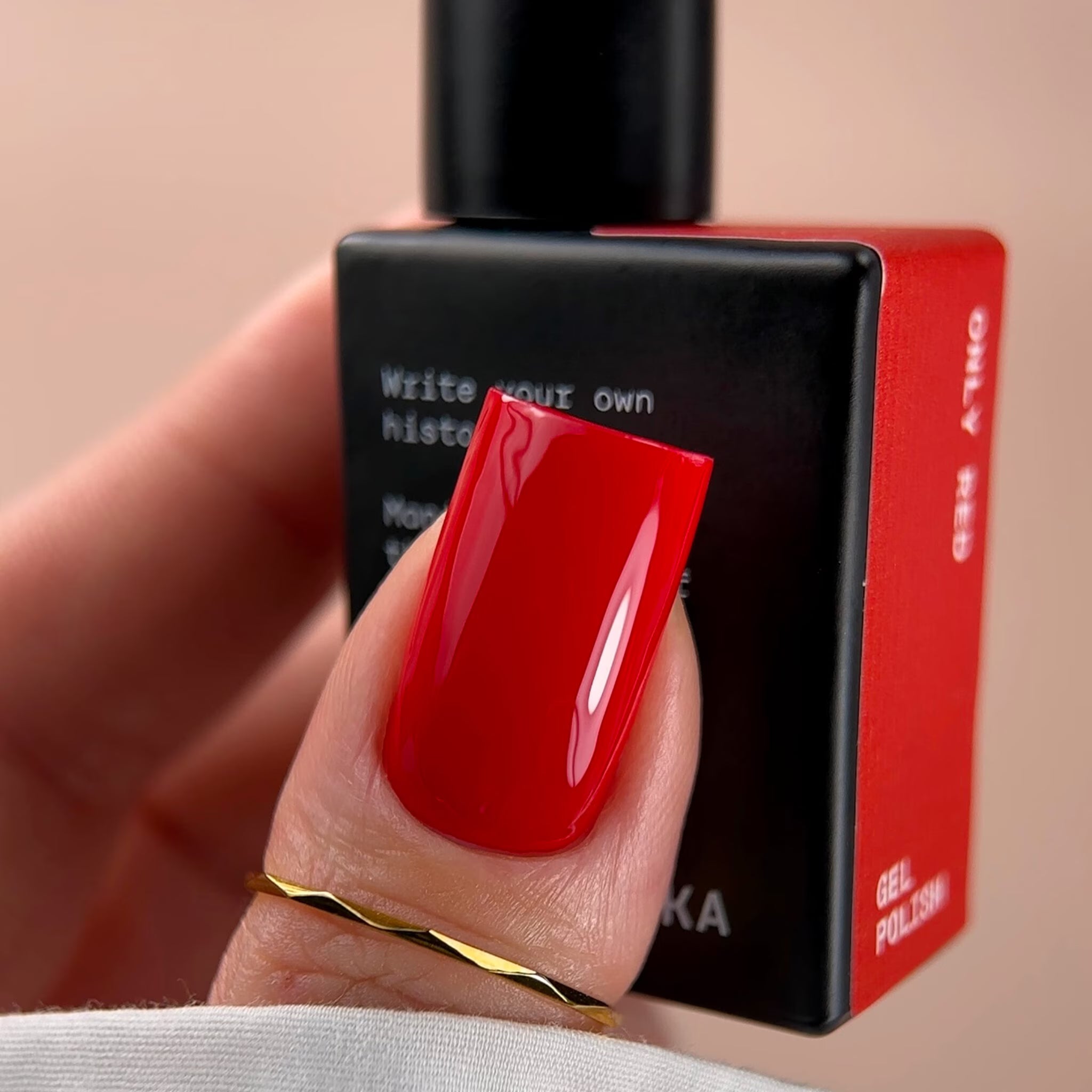 BIBLIOTEKA Esmalte Only Red — Rojo clásico, 10 ml