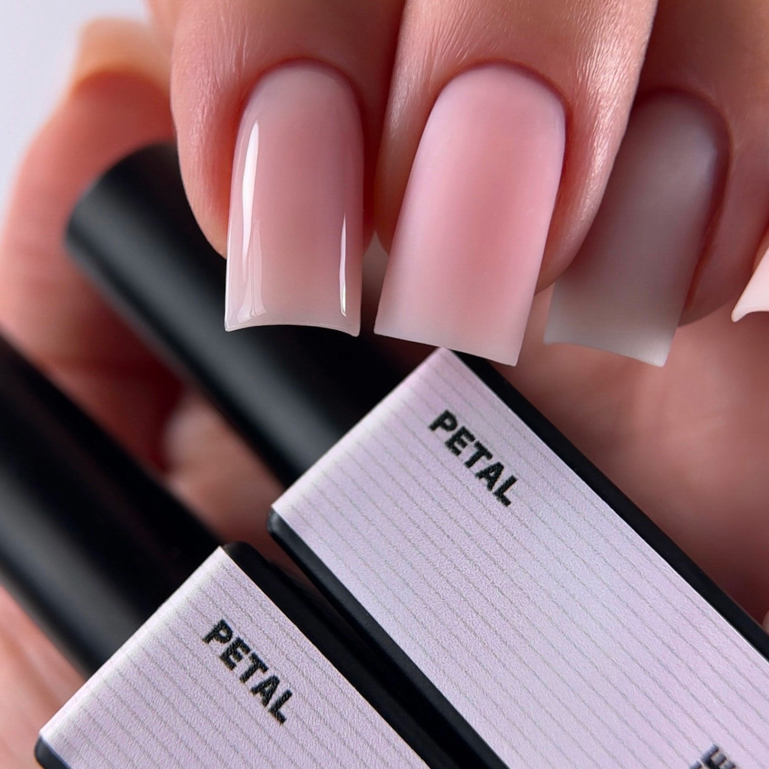 BIBLIOTEKA Gloss Cover TOP  № 02 Petal - Rosa suave, 10 ml